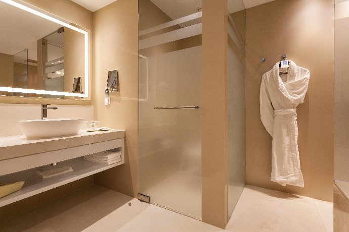 Pine Cliffs Hotel Luxury Resort & Spa - Image 11