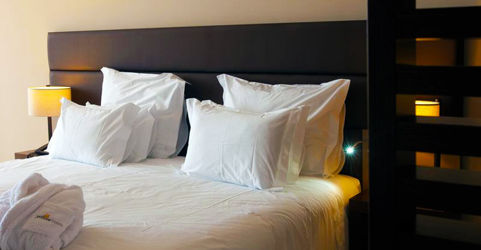 Yellow Lagos Meia Praia - Image 14