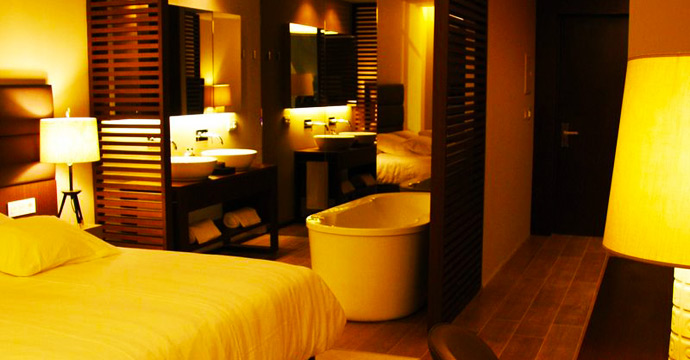 Yellow Lagos Meia Praia - Image 16