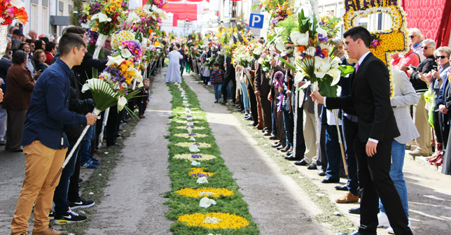 Festival of Flower Torches São Bras. Algarve Easter Events