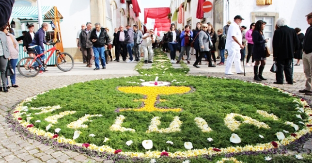 Festival of Flower Torches São Bras. Algarve Easter Events