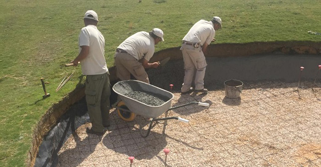 Espiche Golf continues to improve - Hole 5 - At Espiche Golf we have our own way of building the bunkers.