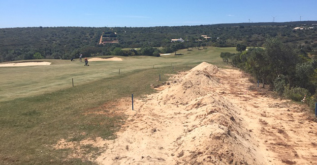 Espiche Golf continues to improve - Work under progress. Extension of the fairway on hole 14. Golfers will find a wider, more generous landing area in the future.