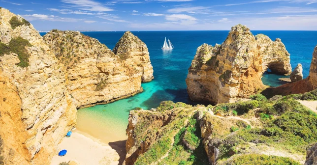 Praia da Marinha. Three Portuguese regions regarded as ideal for spring breaks