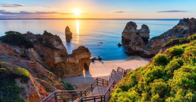 Praia do Camilo. The final numbers for Portugal's tourism sector in 2022 confirm the recovery