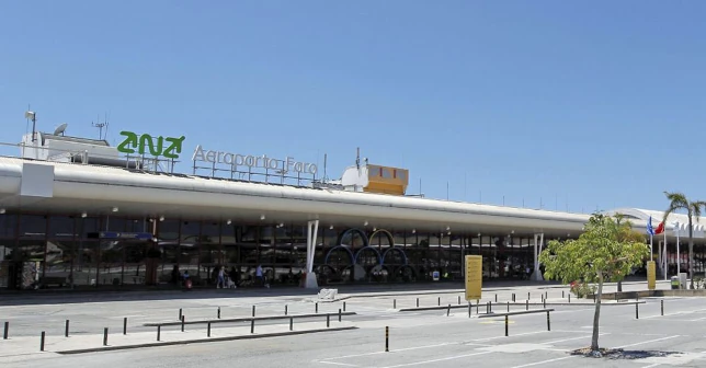 Faro Airport. Easyjet reopens Faro base