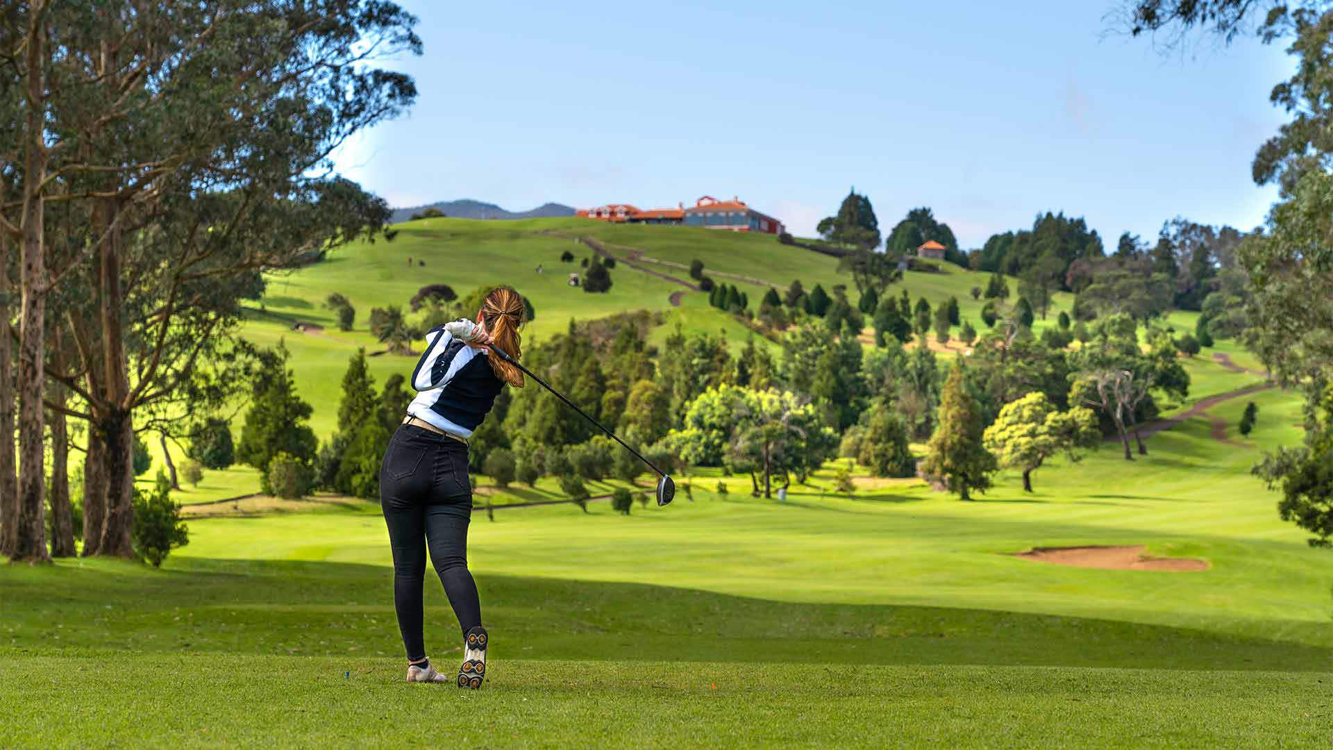 Santo da Serra golf course madeira couple fairway