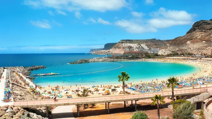 Spain Golf Holidays - Costa Dorada - Gran Canaria - Spain is the holiday destination of 65% of British travelers this Christmas